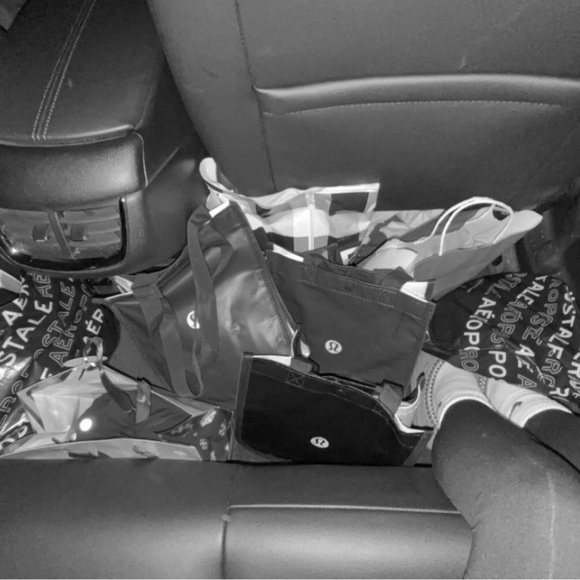 lululemon - Picture 1 of 1